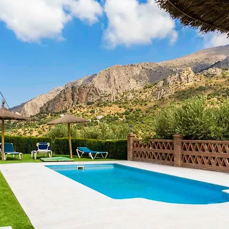 Lagar Del Chorro Junto Caminito Del Rey Piscina Y Baloncesto * El Chorro