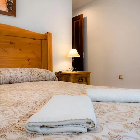 Lagar Del Chorro Junto Caminito Del Rey Piscina Y Baloncesto El Chorro